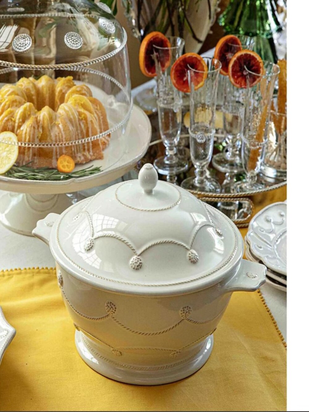 Juliska Ceramic Berry and Thread Whitewash Round Casserole with Lid New in box